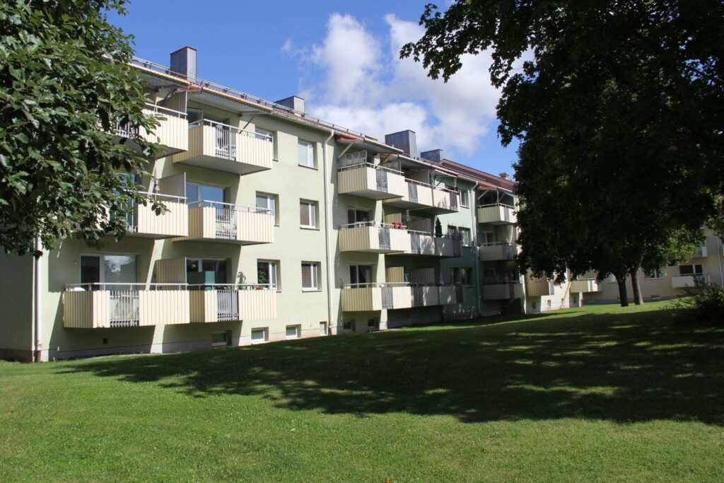 Lägenhetshus och grönyta