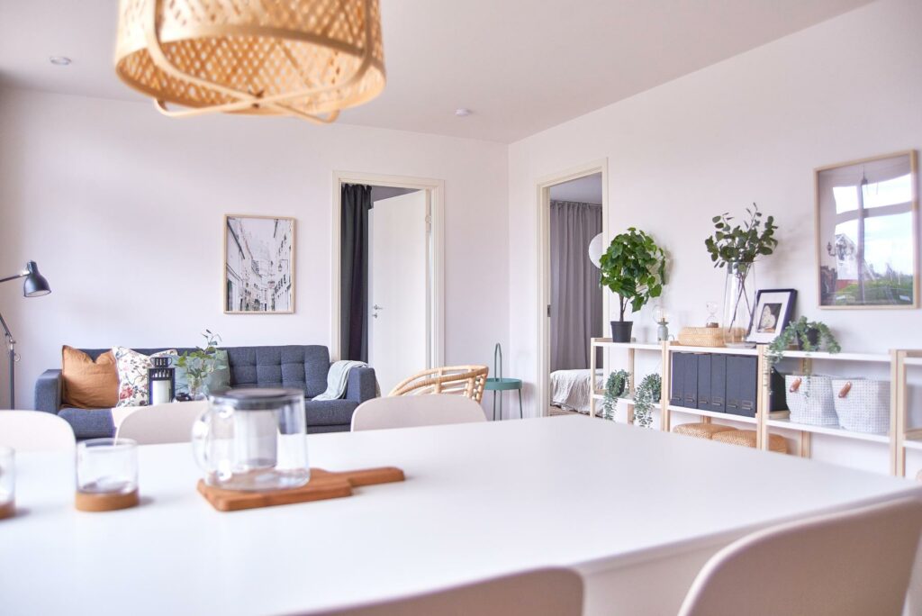 Vardagsrum och kösbord